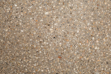 Texture béton désactivé en gros plan avec graviers blanc clair et gris foncé et couleur