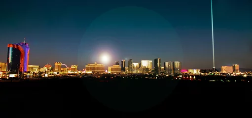 Tuinposter Las Vegas skyline at night © Jenelle