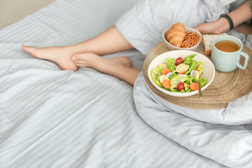 Obraz na płótnie Canvas Woman having breakfast in bed