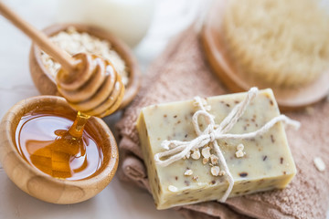 Natural soap with oats, milk and honey - 294260339