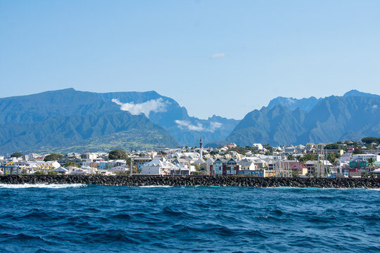 Closeup of ocean view of St. Pierre, Réunion island with the "Entre-Deux" at the center of the picture