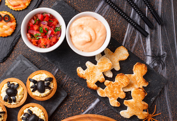Bread in shape of men and sauces