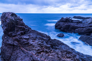 冬の日本海、カニを食べるついでに波ざっぱ～んも見てみよう！