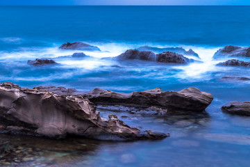 冬の日本海、カニを食べるついでに波ざっぱ～んも見てみよう！