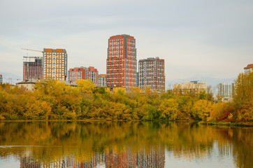 Fototapeta na wymiar New residential high-rise buildings near the lake in the autumn.