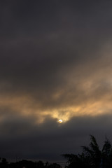 Fototapeta na wymiar sunset sunrise behind the cloud 