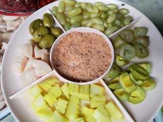 Many pickled fruits are beautiful. Women like to eat.