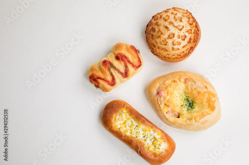 いろいろな種類のパンの集合 Bread Breakfast コピースペース Wall Mural 健二 中村 いろいろな種類のパンの集合 Bread Breakfast コピースペース Wall Mural 健二 中村