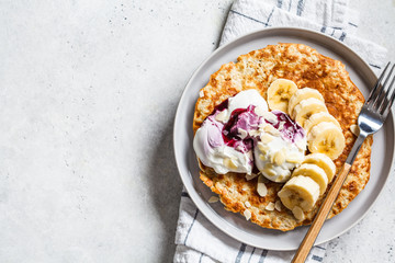 Sweet oatmeal pancake with banana and yogurt. Healthy breakfast concept. - obrazy, fototapety, plakaty