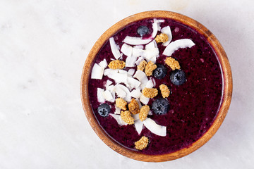 Obraz na płótnie Canvas Healthy Food. vegan berries smoothie bowl