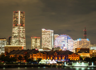 横浜　赤レンガ倉庫とみなとみらい　夜景