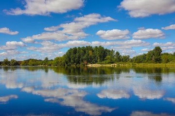 Fototapeta na wymiar on the banks of the Loire river