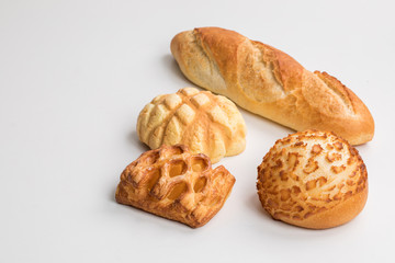 いろいろな種類のパンの集合　bread breakfast コピースペース　