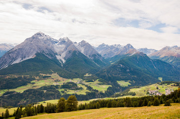 Scuol, Tarasp, Ftan, Unterengadin, Engadin, Bergdorf, Schloss, Fontana, Vulpera, Wanderweg, Alpen, Graubünden, Sommer, Schweiz