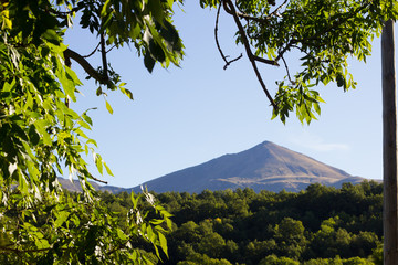 Monta&ntilde;as y paisajes del pirineo de huesca, Arag&oacute;n, Espa&ntilde;a al final del verano e inicio del oto&ntilde;o