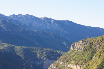 Monta&ntilde;as y paisajes del pirineo de huesca, Arag&oacute;n, Espa&ntilde;a al final del verano e inicio del oto&ntilde;o