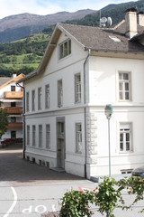 Fototapeta na wymiar Alte Volksschule im Südtirol