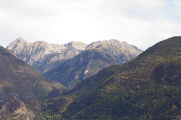 Paisajes del pirineo Aragonés, España, muy cerca de la frontera con Francia en la época del inicio del otoño.