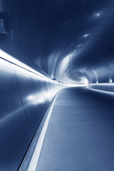 Obraz premium Empty futuristic modern tunnel in the dark
