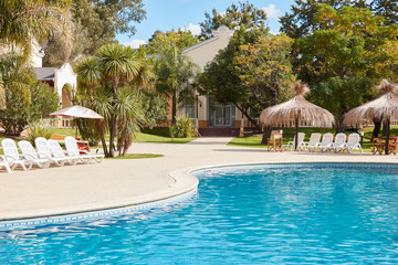 Swimmingpool in einem Thai Luxus Hotel