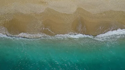 Schilderijen op glas Aerial drone top down photo of tropical exotic sandy bay with emerald sea and waves © aerial-drone