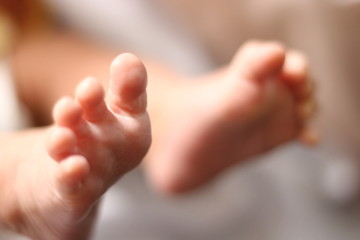 赤ちゃんの小さい足