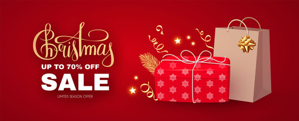 Naklejka premium Christmas Sale banner with realistic gift box, shopping bag, serpentine, lettering and lights.