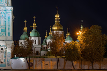 Obraz premium Blick bei Nacht auf die Sophienkathedrale von Kiew in der Ukraine 