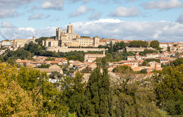Fototapeta na wymiar Vue sur la Cathedrale Saint-Nazaire de Beziers - Herault - Occitanie