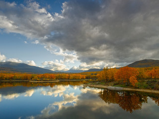 autumn colors on the lake
