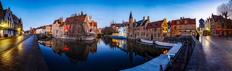 Poster Zonsondergang in de meest toeristische plaatsen van Brugge, België © Jose Feito