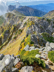 空木岳への稜線に惹かれ宝剣岳頂上に立つ