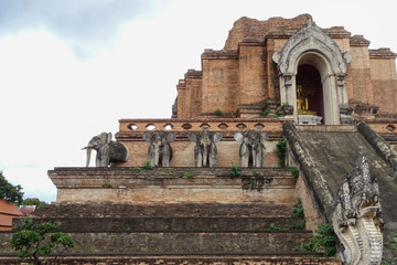 Elefantes de templo de Chiang Mai