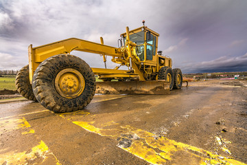 Obraz premium Excavator to level and smooth the land in the construction of a road