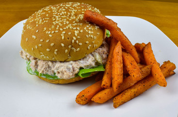 tuna on bun with sweet potato fries