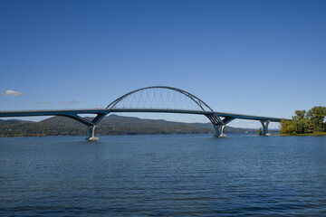 Fototapeta na wymiar Crown Point Bridge
