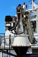 Mechanisms for moving goods on board of the ship