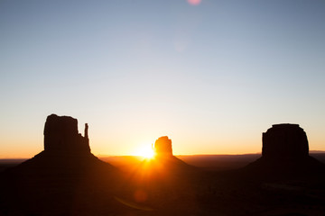Amanecer en el Monument Valley