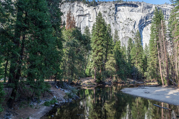 Fototapeta na wymiar lago de Yosemite