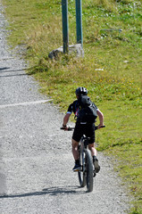 Naklejka premium radfahrer mit geländefahrrad