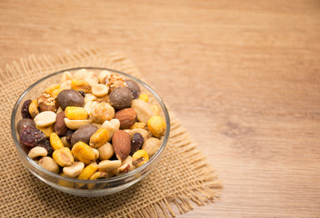 Mix of nuts, with corn, almonds, raisins and chocolate balls.