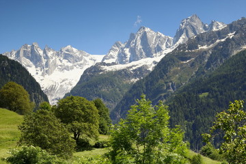 Fototapeta na wymiar Soglio, Blick auf Bergeller Berge