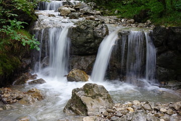 Fototapeta na wymiar Wasserfall in den Ammergauer Alpen