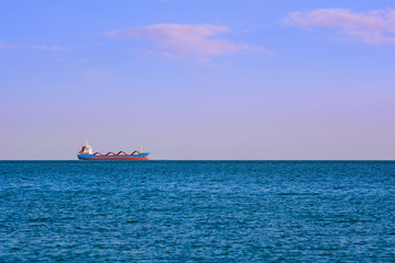Obraz premium Cargo Ship in the Sea