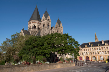 Fototapeta na wymiar church or temple in the city of Metz