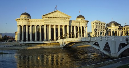Naklejka premium building in skopje at river during autumn