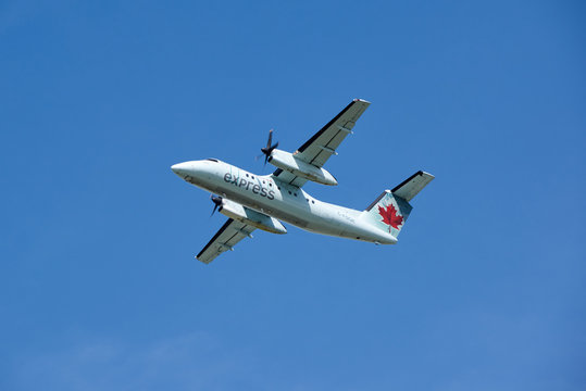 Air Canada Express C-FGQK Landing Plane.