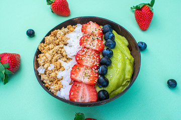 pattern matcha salad with berries
