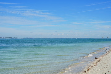 Fototapeta na wymiar Clear water of Fort Myers in Florida, USA 