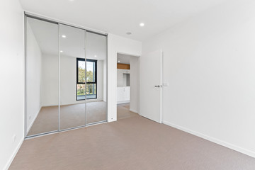 Empty and unfurnished brand new apartment